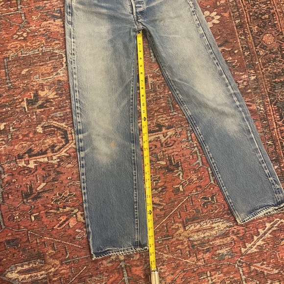 Vintage Levis 501s in Medium Wash - Picture 8 of 11